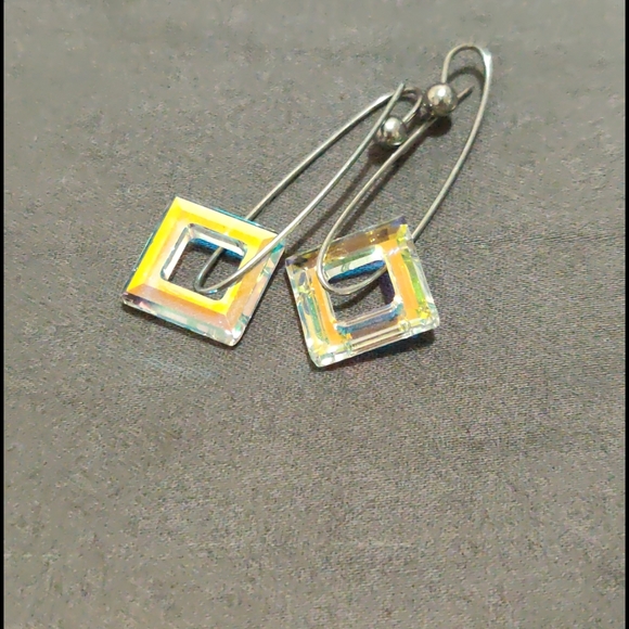 Earring - Picture 1 of 2